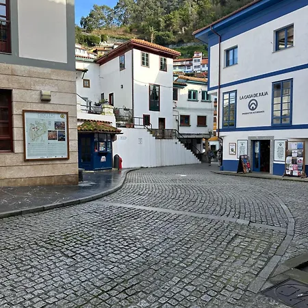 Urbanin I Plaza Ayuntamiento * Cudillero